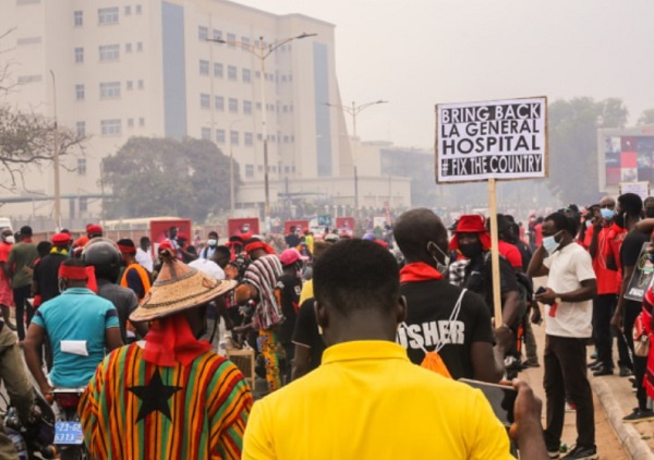 How police crackdown triggered angry Ghanaians onto streets in #OccupyJulorbiHouse protest