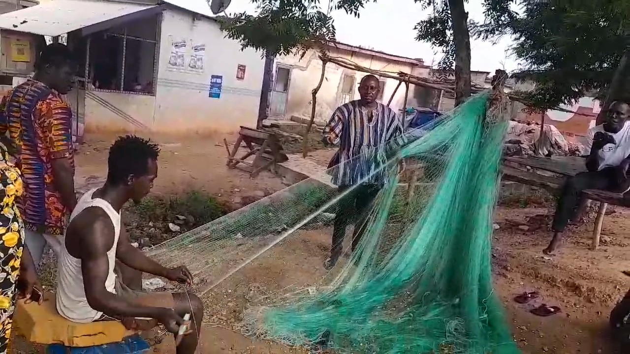 Fishers preparing illegal fishing gear for fishing – Fisheries Alliance 