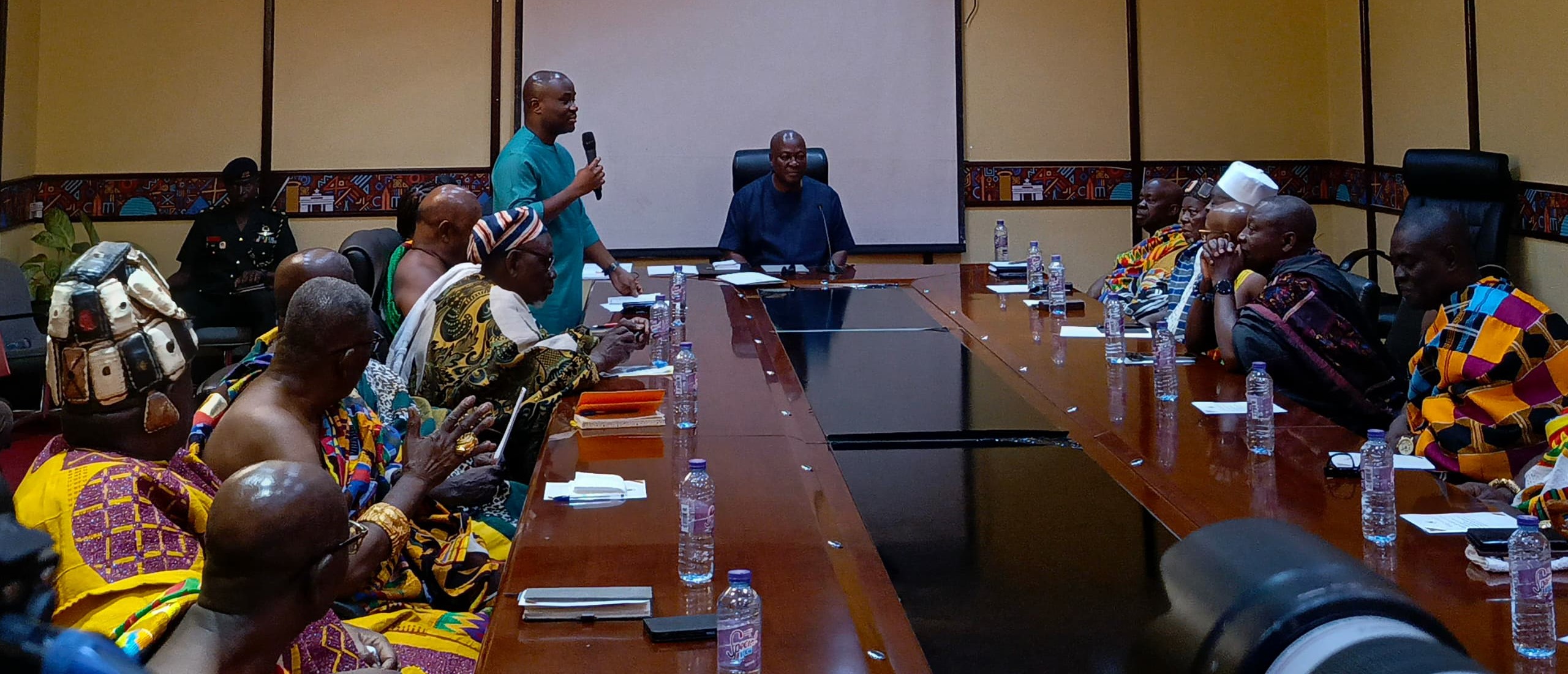 Mahama meets leadership of National House of Chiefs